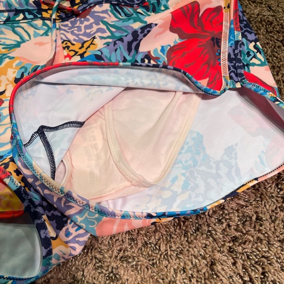 NWOT Athleta Surge Printed Short Extra Large XL Blue/Red/Coral - Picture 8 of 10